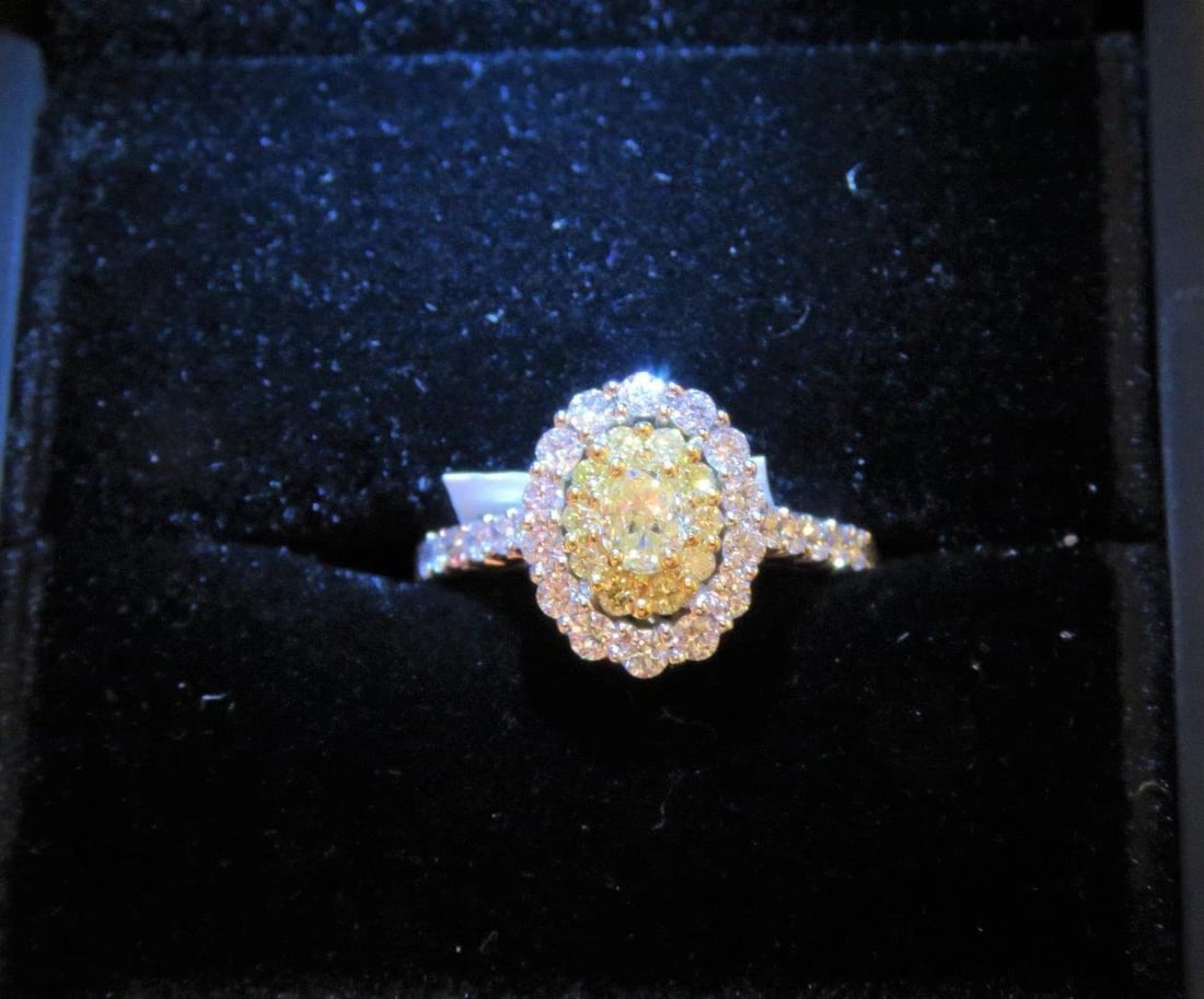 18KT FANCY YELLOW DIAMOND RING (1 of 2)
