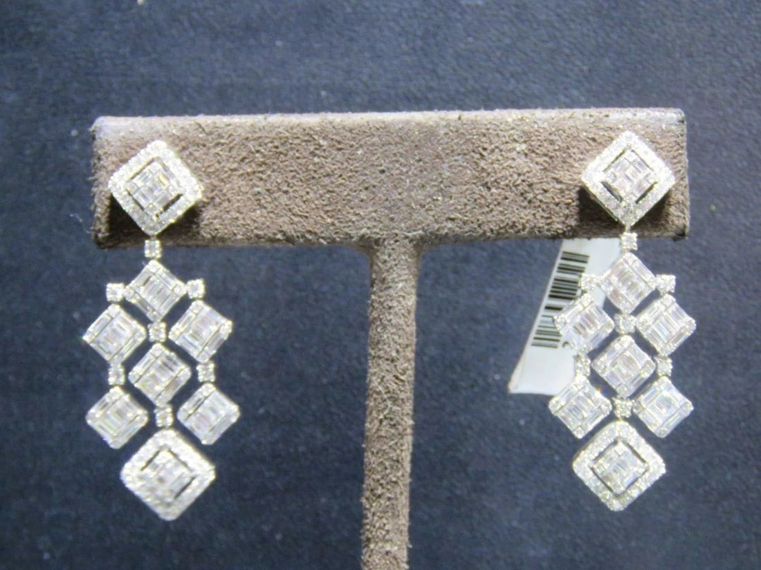 18KT RARE MAGNIFICENT FANCY DIAMOND DANGLE EARRINGS (1 of 2)