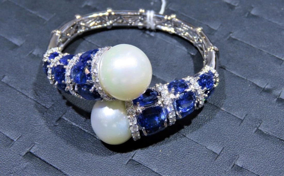 18KT LARGE SOUTH SEA PEARL KYANITE DIAMOND BANGLE BRACELET (1 of 2)