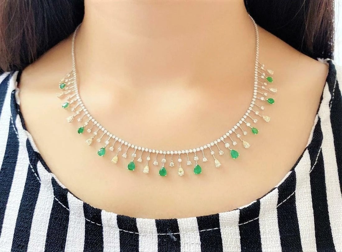 18KT 9CT LRG FANCY DIAMOND AND EMERALD NECKLACE (1 of 2)