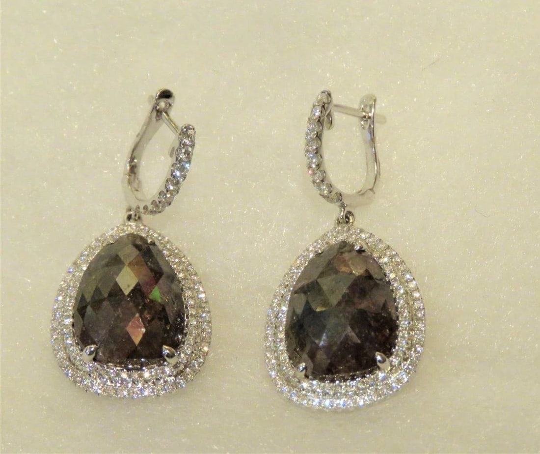 IMPORTANT LARGE BROWN DIAMOND WHITE GOLD DANGLE EARRINGS (1 of 2)