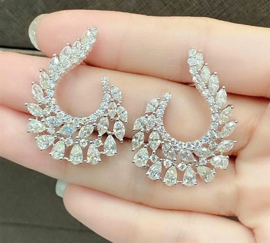 18KT GOLD GORGEOUS 8CT FANCY DIAMOND TWIST EARRINGS (1 of 2)