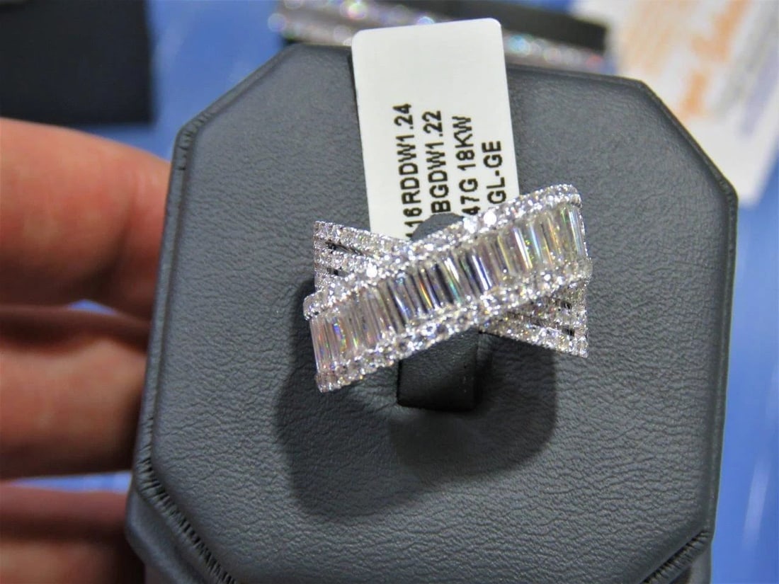 18KT GOLD LRG DIAMOND BAGUETTE DIAMOND RING: 18KT GOLD LRG DIAMOND BAGUETTE DIAMOND RING 18KT GOLD LRG DIAMOND BAGUETTE DIAMOND RING Last Call The Following Items we are offering is a Rare Important Pair of 18KT White Large Diamond Emerald Cut B