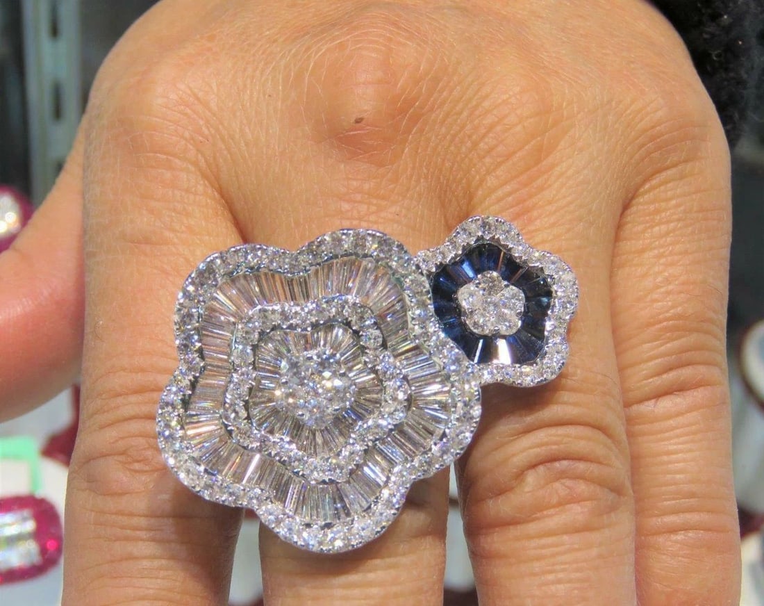 18KT 8CT LG DIAMOND SAPPHIRE FLORAL FLOWER RING: 18KT 8CT LG DIAMOND SAPPHIRE FLORAL FLOWER RING A Beautiful Rare Important 18KT White Gold Sparkling Large Floral Sapphire and Diamond Ring. Ring is comprised of Magnificent Rare Gorgeous Diamonds Wei