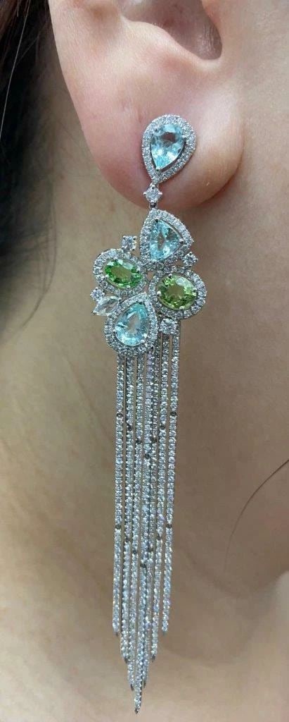 18KT GOLD PARAIBA TOURMALINE DANGLE DIAMOND EARRINGS: 18KT GOLD PARAIBA TOURMALINE DANGLE DIAMOND EARRINGS The Following Items we are offering is a Rare Important Gorgeous 18KT White Gold Winston Style Glistening Paraiba Tourmaline Dangle Diamond Earring