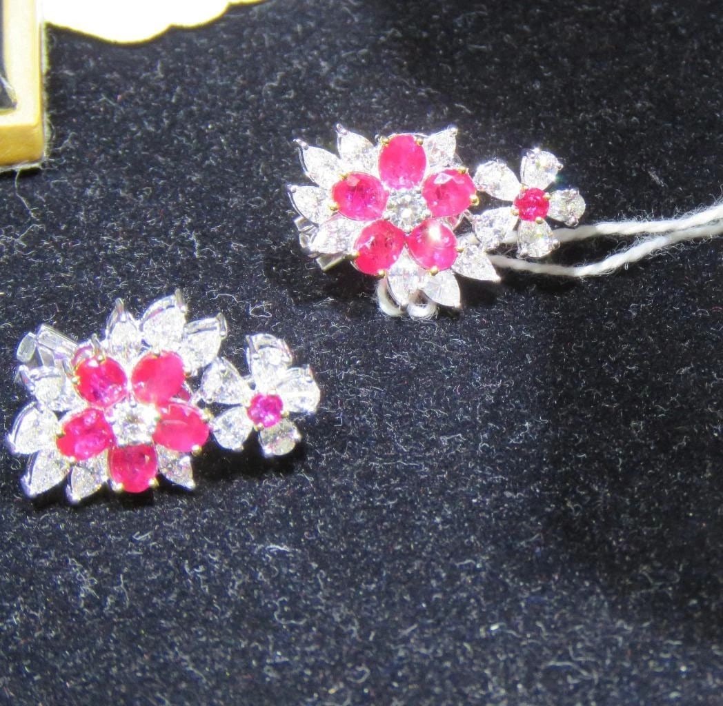 18KT GOLD FANCY 9CT GORGEOUS RUBY DIAMOND FLOWER EARRINGS (1 of 1)