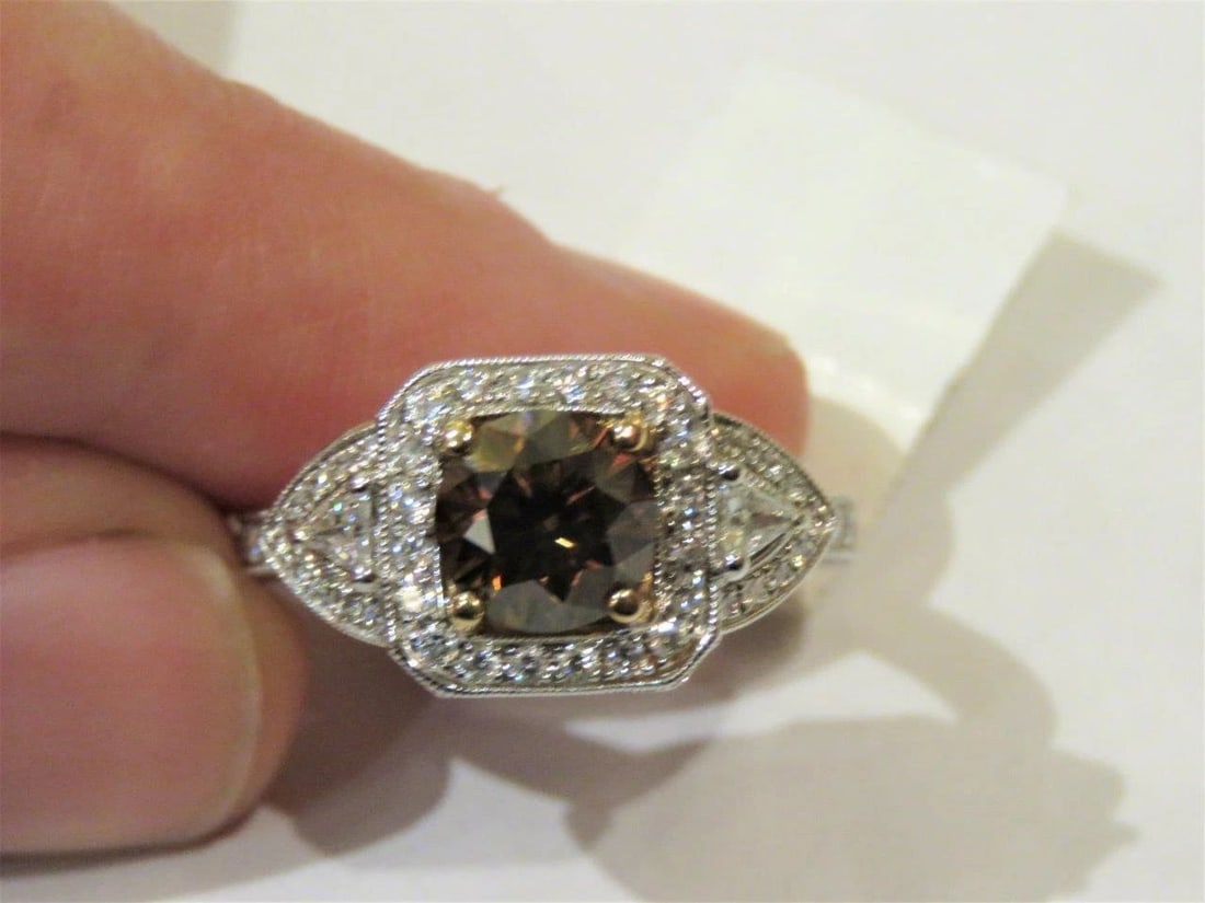 18KT GOLD LARGE FANCY COGNAC BROWN DIAMOND WHITE RING: 18KT GOLD LARGE FANCY COGNAC BROWN DIAMOND WHITE RING 18KT GOLD LARGE FANCY COGNAC BROWN DIAMOND WHITE RING The Following Items we are offering is a Rare Important Radiant 18KT Gold Large Fancy Cognac