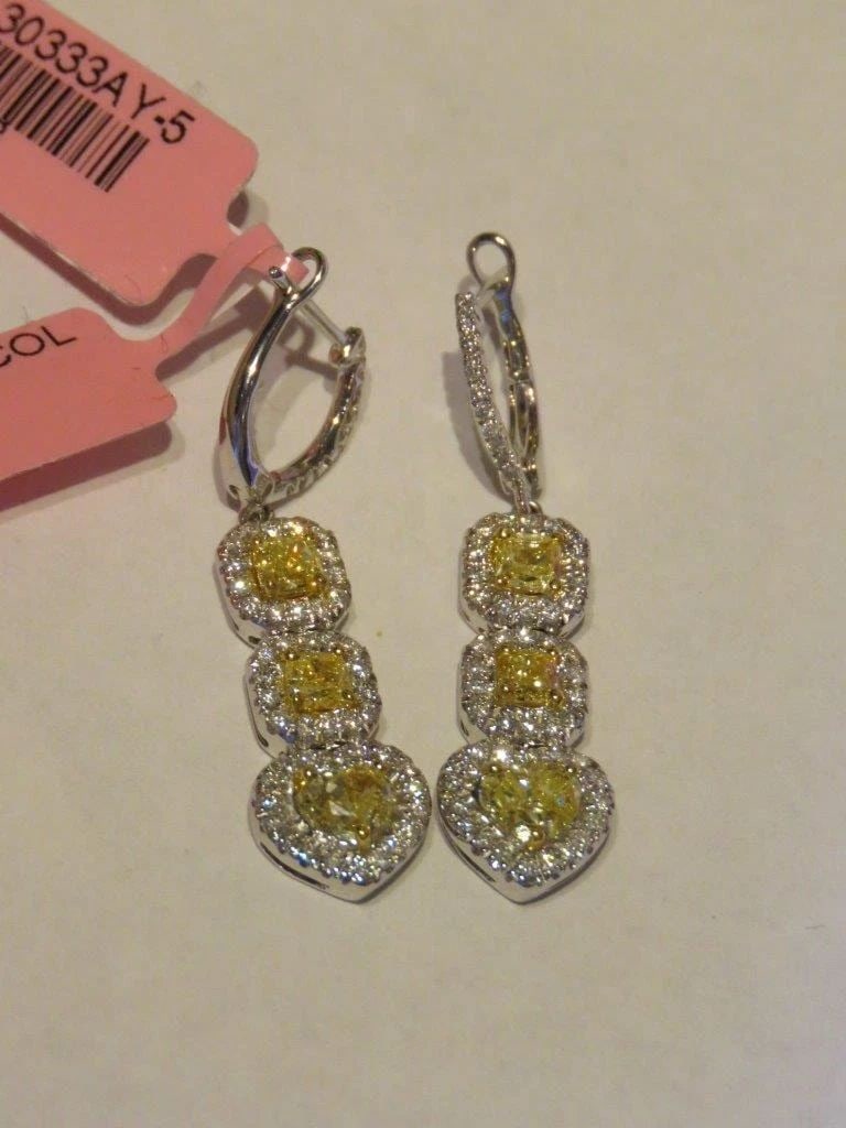 18KT YELLOW DIAMOND WHITE DIAMOND EARRINGS: 18KT YELLOW DIAMOND WHITE DIAMOND EARRINGS The Following Item we are offering is this Beautiful Rare Important 18KT White Gold Brilliant NATURAL Fancy Yellow Diamond and White Diamond Earrings. Earrin