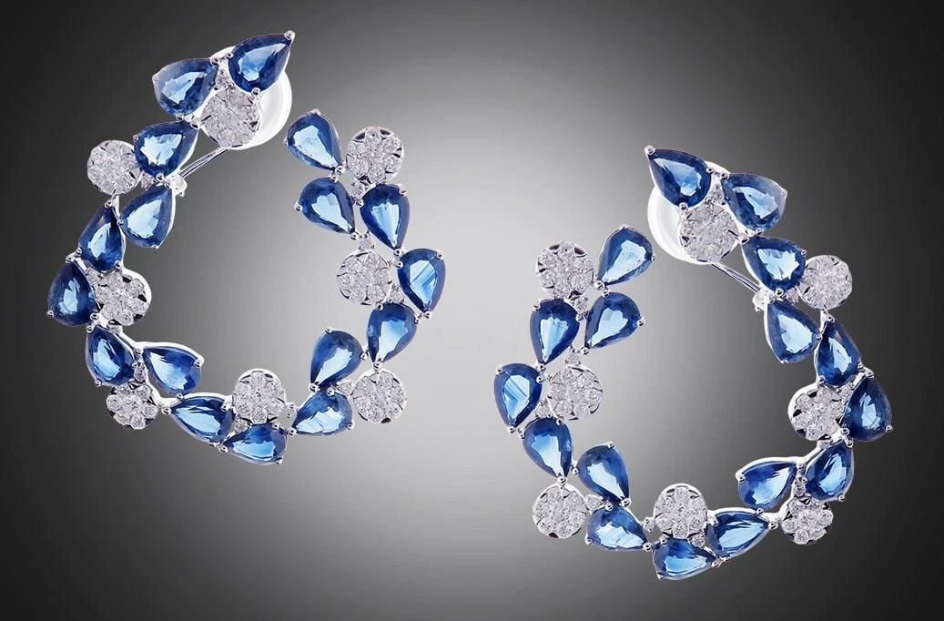 18KT GOLD LRG 27CT GLITTERING CEYLON SAPPHIRE DIAMOND EARRINGS: 18KT GOLD LRG 27CT GLITTERING CEYLON SAPPHIRE DIAMOND EARRINGS 18KT GOLD LRG 27CT GLITTERING CEYLON SAPPHIRE DIAMOND EARRINGS Last CallLast Call The Following Items we are offering is an Important Pai