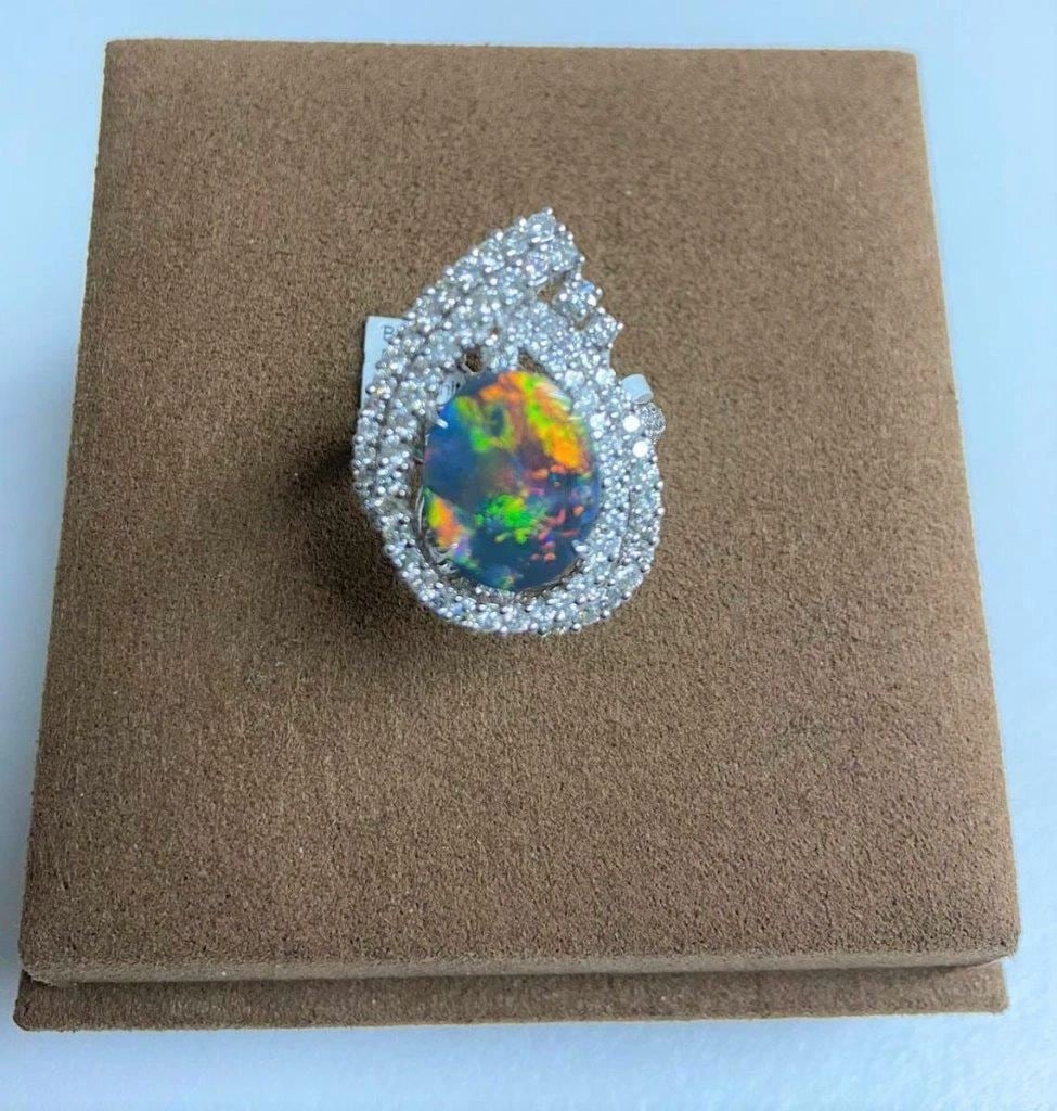 18KT GOLD RARE GORGEOUS BLACK OPAL DIAMOND RING (1 of 2)