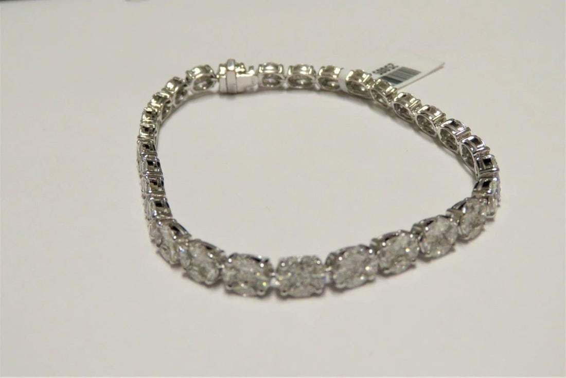 18KT GOLD GORGEOUS 6CT DIAMOND TENNIS BRACELET (1 of 2)