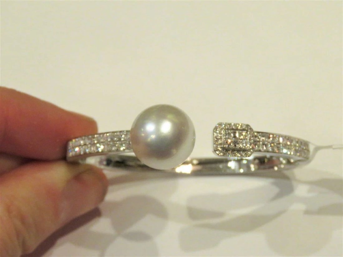 18KT FANCY SOUTH SEA HUGE 14MM PEARL DIAMOND BANGLE (1 of 2)