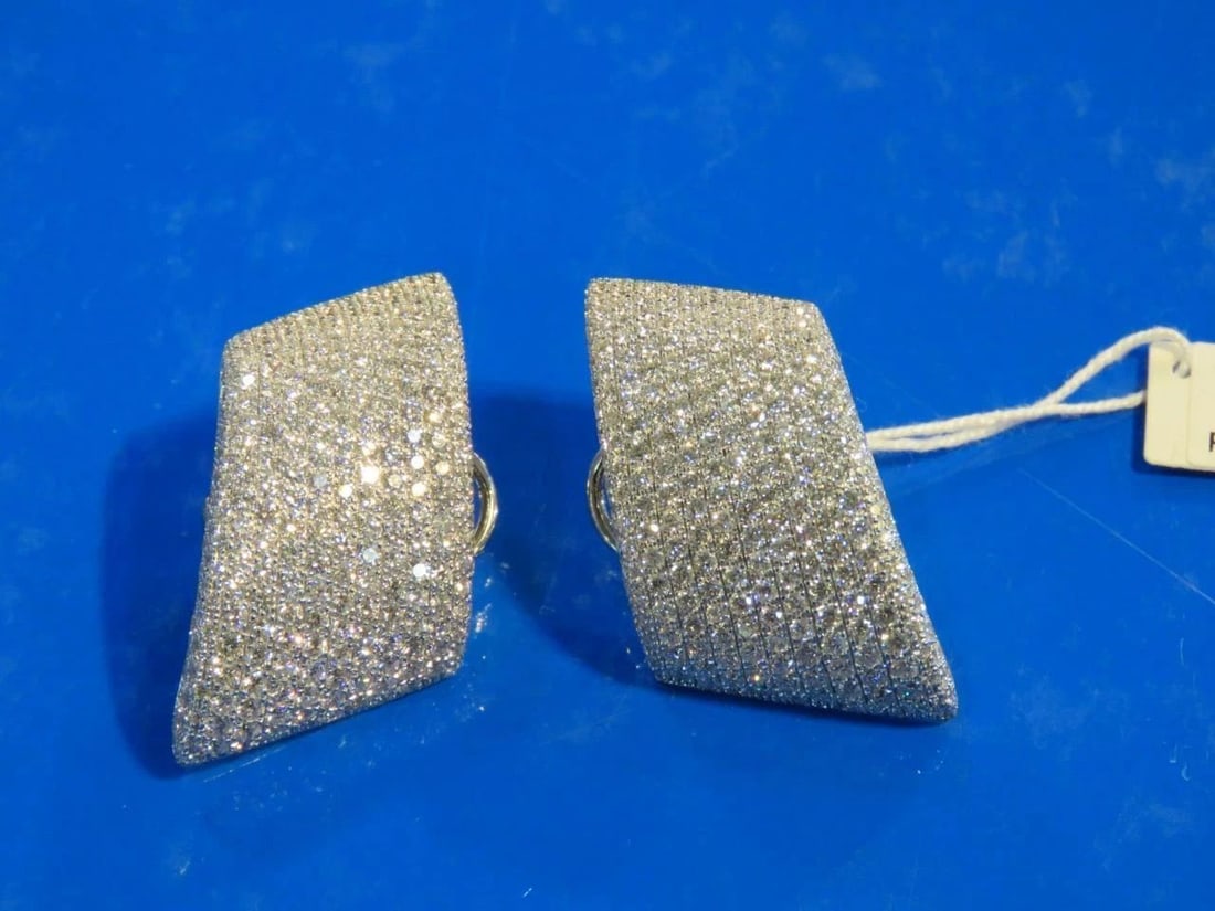 18KT GOLD FANCY PAVE DIAMOND SQUARE DROP EARRINGS: Description LAST CALL, LAST CHANCE!!! LIQUIDATION SALE!!! The Following Item we are offering is this Rare Important Radiant 18KT Gold Gorgeous Glittering and Sparkling Magnificent Fancy Diamond Veneti