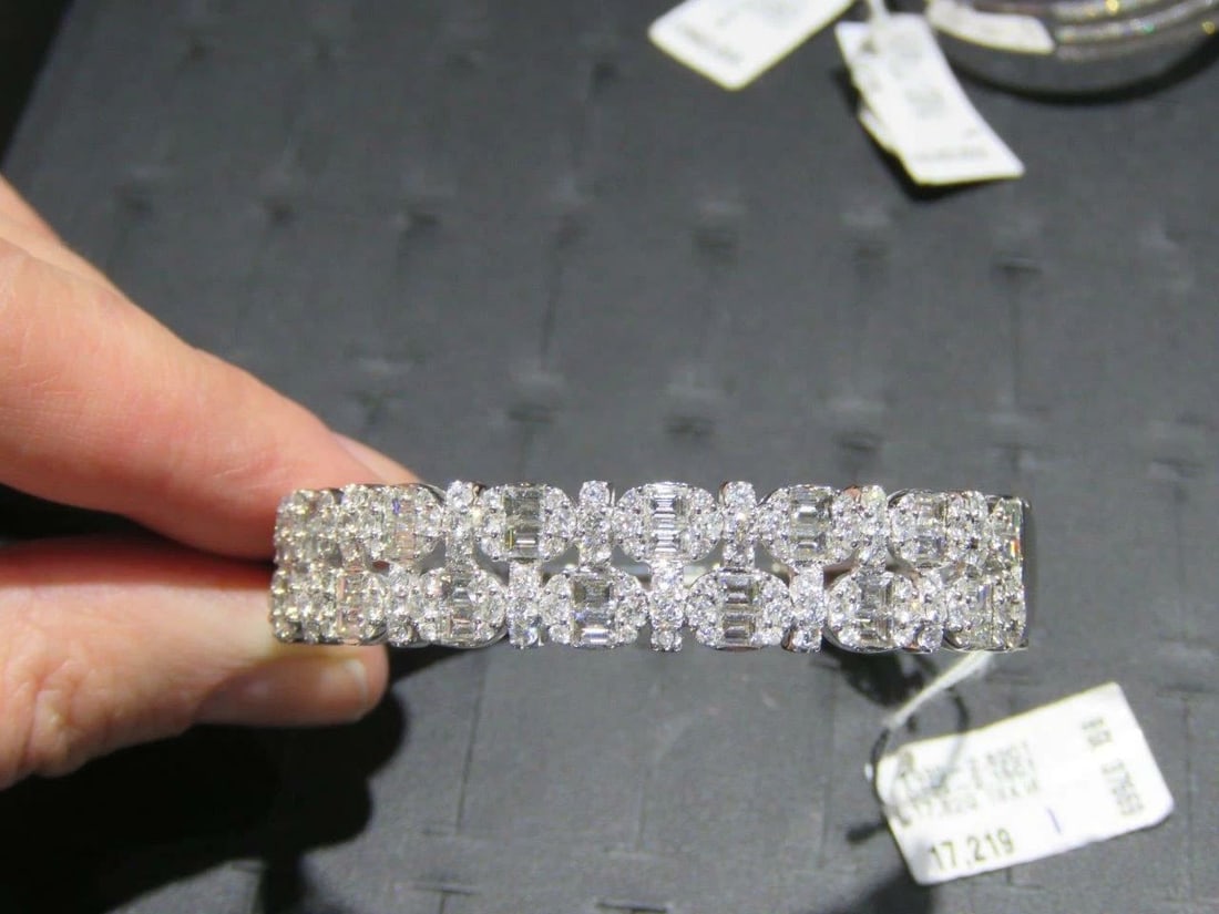 18KT GOLD FANCY CUT DIAMOND CUFF BANGLE BRACELET (1 of 2)