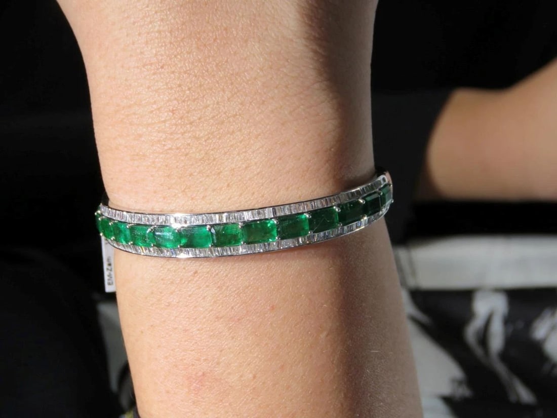 18KT GOLD FANCY GLITTERING EMERALD DIAMOND BANGLE BRACELET (1 of 2)