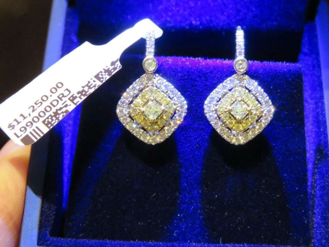 18KT FANCY YELLOW DIAMOND AND WHITE DANGLE EARRINGS: 18KT FANCY YELLOW DIAMOND AND WHITE DANGLE EARRINGS The Following Item we are offering are these Beautiful Important Rare 18KT White and Yellow Gold Brilliant Large Princess Shaped Fancy Yellow Diamon