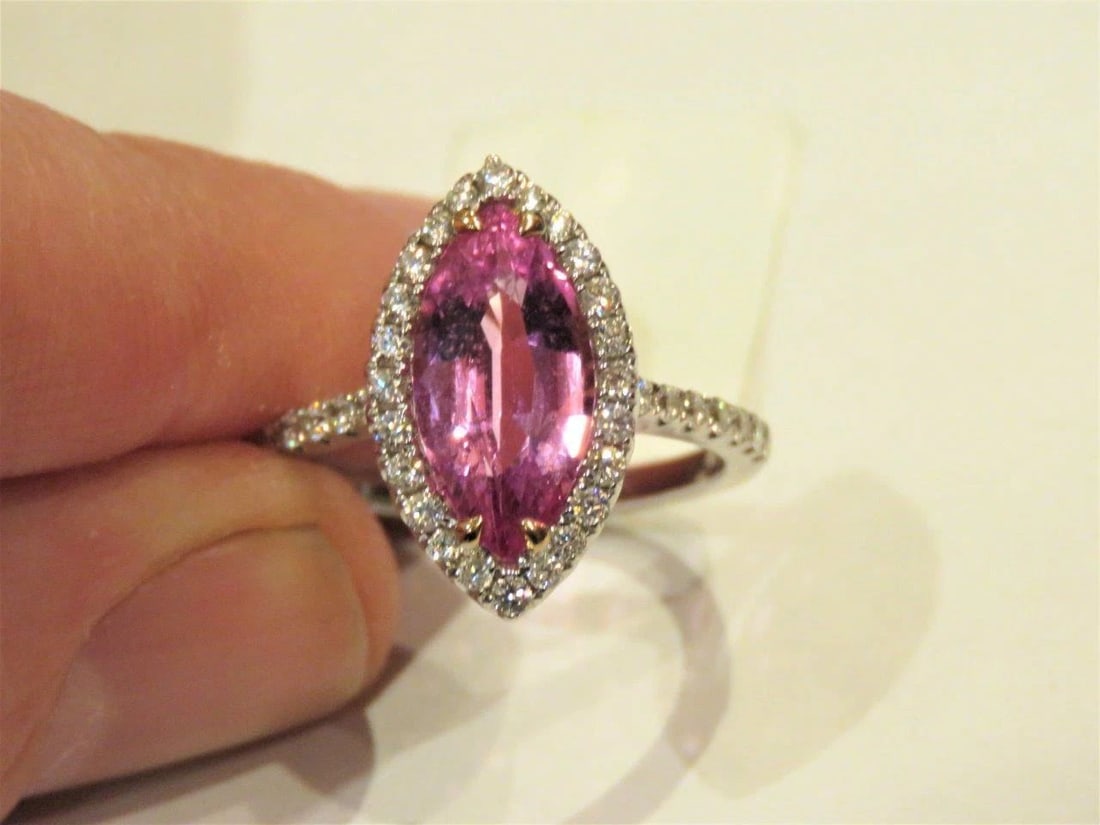 18KT LRG RARE PINK SAPPHIRE RING (1 of 2)