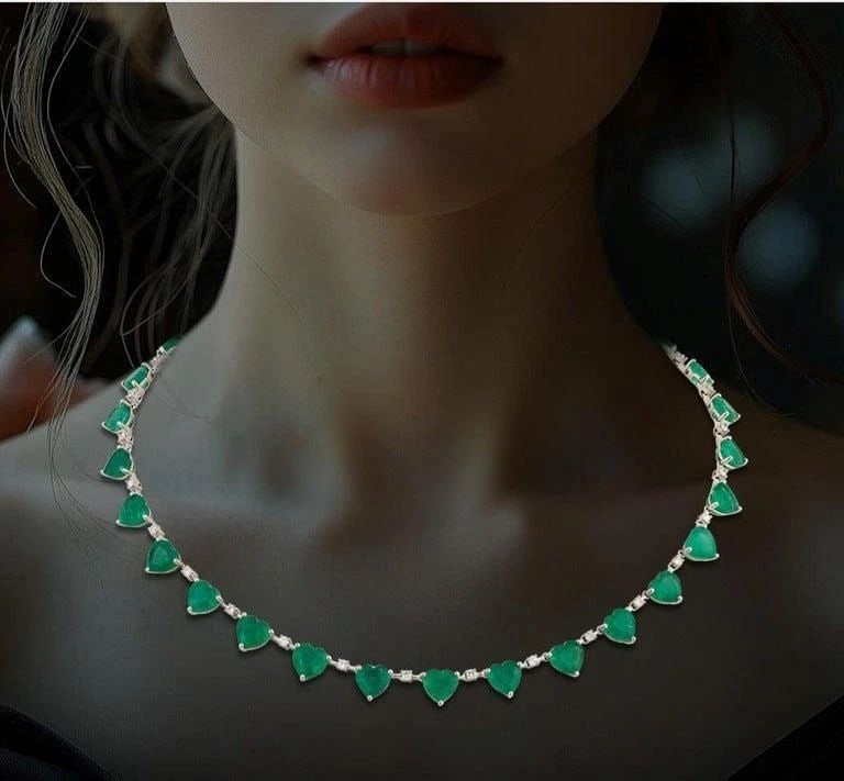 18KT GOLD GORGEOUS LARGE FANCY EMERALD DIAMOND NECKLACE: 18KT GOLD GORGEOUS LARGE FANCY EMERALD DIAMOND NECKLACE The Following Item we are offering is this Rare Important Radiant 18KT Gold Gorgeous Glittering and Sparkling Magnificent Fancy Emerald Heart an