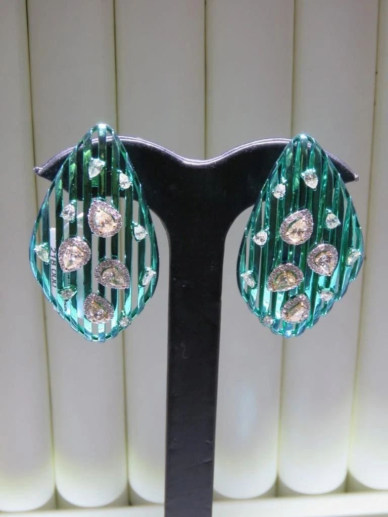 18KT GOLD GREEN TITANIUM GORGEOUS FANCY YELLOW DIAMOND EARRINGS: 18KT GOLD GREEN TITANIUM GORGEOUS FANCY YELLOW DIAMOND EARRINGS The Following Item we are offering is this Rare Important Radiant 18KT Gold and Titanium Gorgeous Glittering and Sparkling Magnificent F