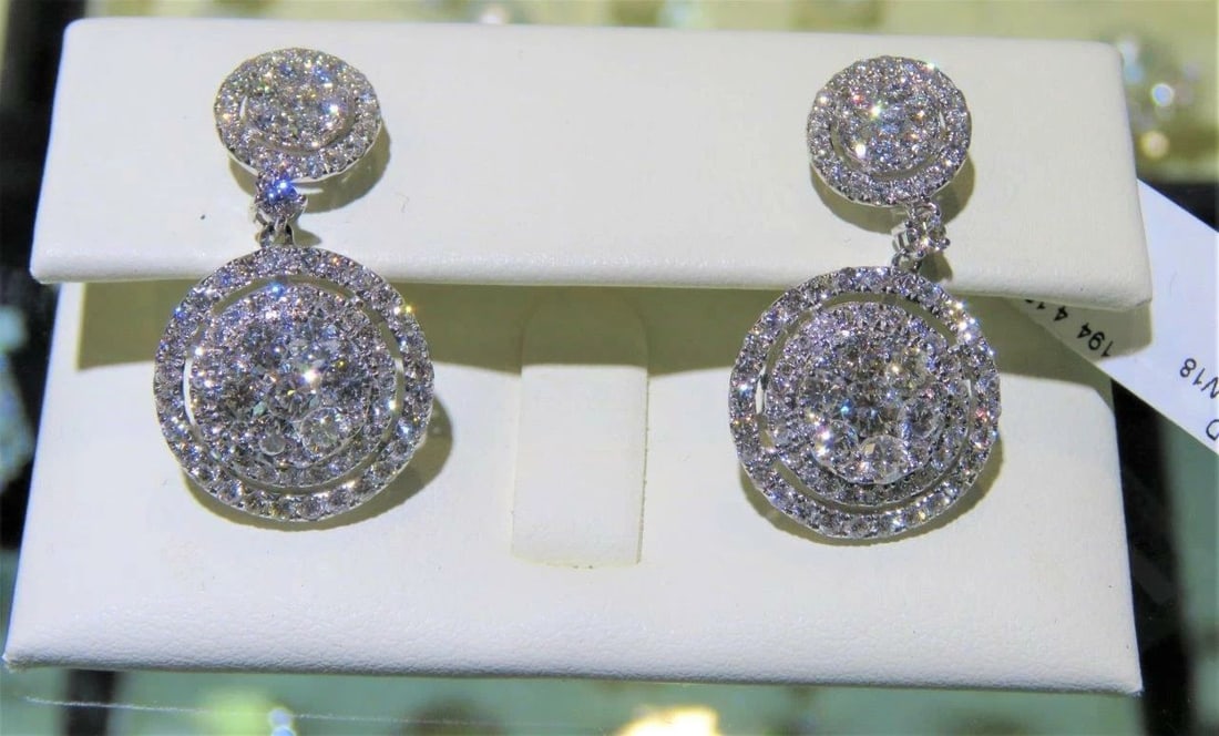 18KT GOLD RARE LARGE DIAMOND DANGLE EARRINGS OVER 4CTS! (1 of 2)