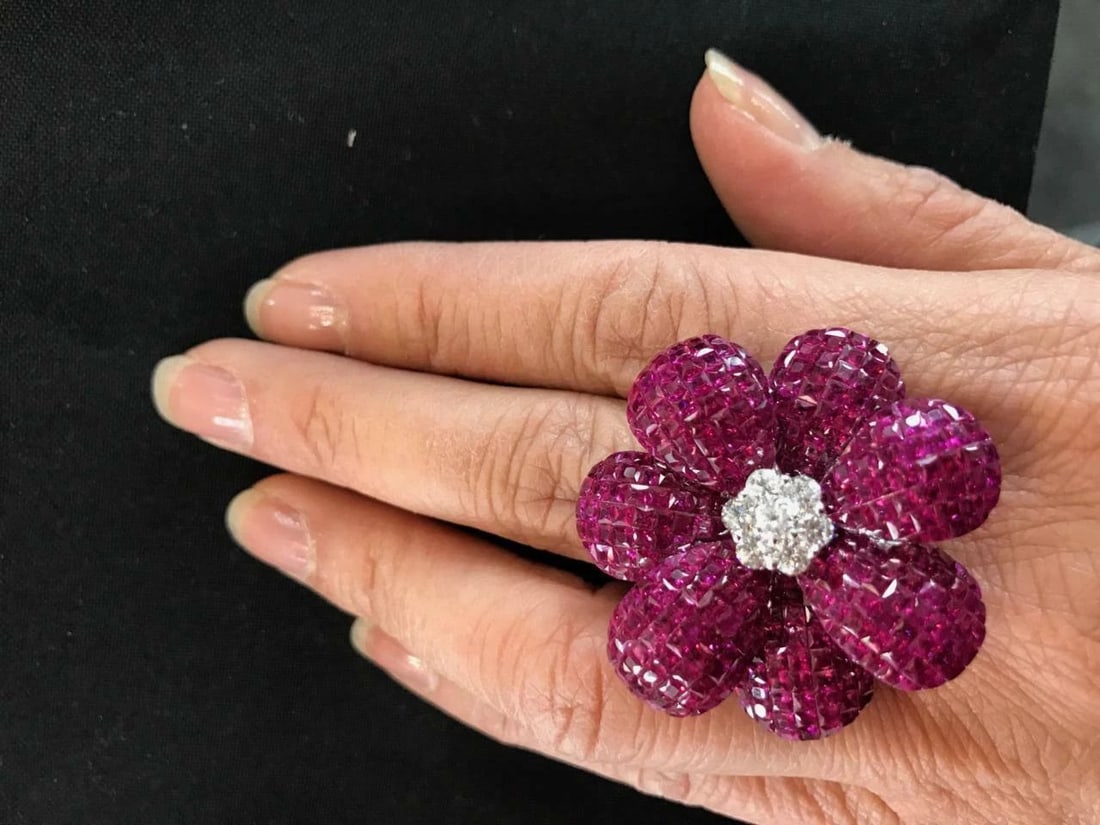 18KT LARGE 15CT RUBY DIAMOND FLOWER RING (1 of 2)