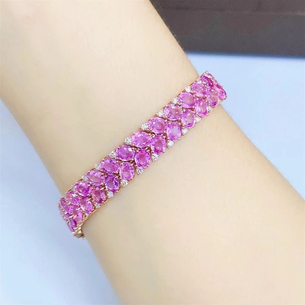18KT GORGEOUS 31CT PINK SAPPHIRE OVAL CUT DIAMOND BRACELET: 18KT GORGEOUS 31CT PINK SAPPHIRE OVAL CUT DIAMOND BRACELET The Following Items we are offering is a Rare Important Radiant 18KT Gold Glistening Magnificent Large Oval Cut Pink Sapphire and Round Diamo