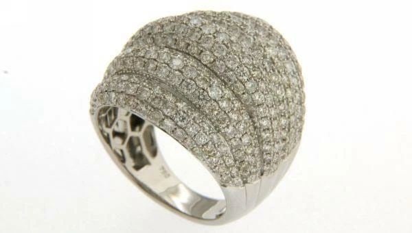 18KT GOLD OUTSTANDING GORGEOUS 4CT DIAMOND RING (1 of 2)