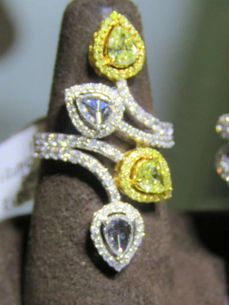18KT FANCY YELLOW DIAMOND ROSE CUT DIAMOND RING: 18KT FANCY YELLOW DIAMOND ROSE CUT DIAMOND RING The Following Items we are offering is this Rare Important Radiant 18KT Gold Winston Style Fancy Yewllow Diamond Rose Cut Diamond Ring. Ring is comprise