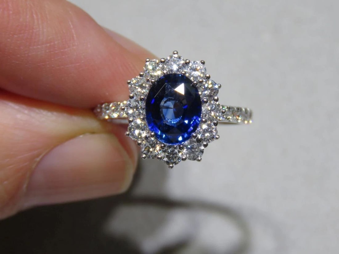 18KT GOLD LARGE FANCY SAPPHIRE DIAMOND RING: 18KT GOLD LARGE FANCY SAPPHIRE DIAMOND RING The Following Item we are offering is a Rare Important Spectacular and Brilliant 18KT Gold Large Gorgeous Ceylon Blue Sapphire Diamond Ring. Ring consists o