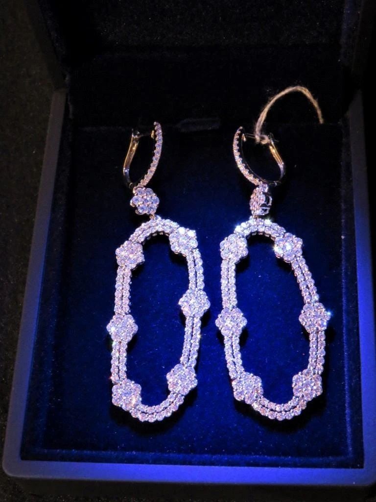 18KT GOLD FANCY DIAMOND GLITTERING EARRINGS (1 of 2)