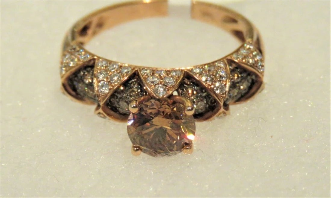 IMPORTANT LRG BROWN DIAMOND WHITE DIAMOND ROSE GOLD RING: IMPORTANT LRG BROWN DIAMOND WHITE DIAMOND ROSE GOLD RING LAST DAYS! $13800 RARE IMPORTANT LRG BROWN DIAMOND WHITE DIAMOND ROSE GOLD RING The Following Items we are offering is a Rare Important Radiant
