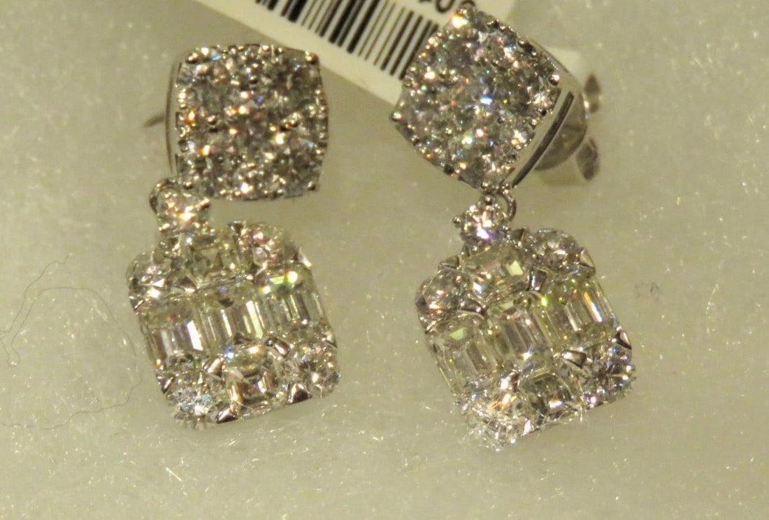 18KT MAGNIFICENT 4CT SPARKLING DIAMOND DANGLE EARRINGS (1 of 2)