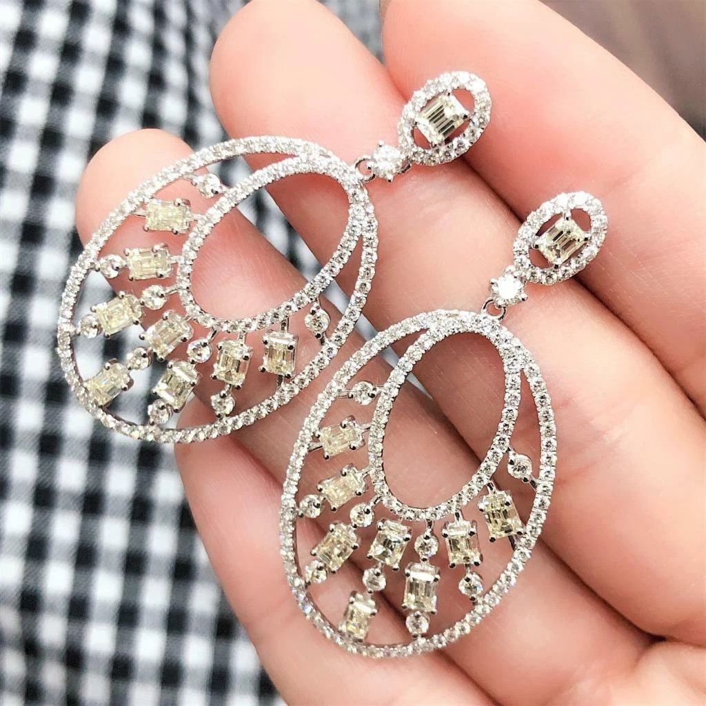 18KT GORGEOUS SPARKLING 5CT DIAMOND DANGLE EARRINGS (1 of 2)