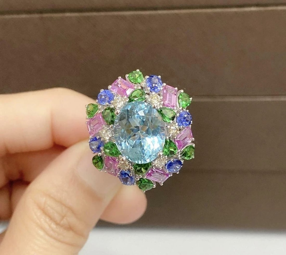 18KT LRG 12CT GEM APATITE SAPPHIRE DIAMOND RING (1 of 2)