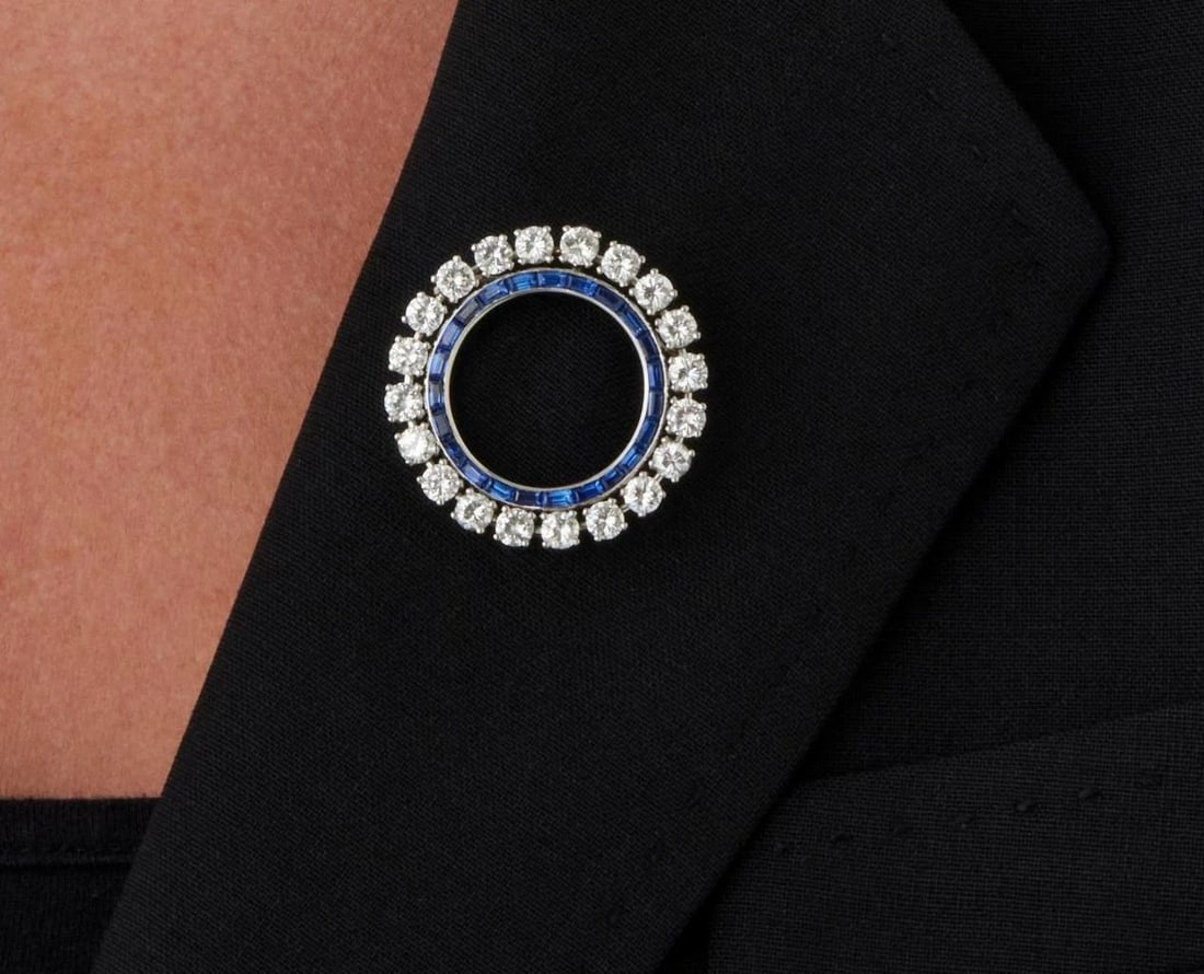 MAGNIFICENT PLATINUM LARGE TIFFANY & CO BLUE SAPPHIRE DIAMOND BROOCH PIN: MAGNIFICENT PLATINUM LARGE TIFFANY & CO BLUE SAPPHIRE DIAMOND BROOCH PIN The Following Item we are offering is a Rare Important Radiant Platinum Tiffany and Company Sapphire and Diamond Brooch Pin Pen