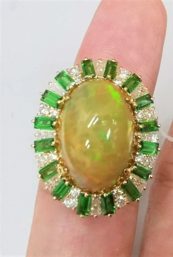18KT GOLD RARE MAGNIFICENT 15CT OPAL TSAVORITE DIAMOND RING (1 of 2)