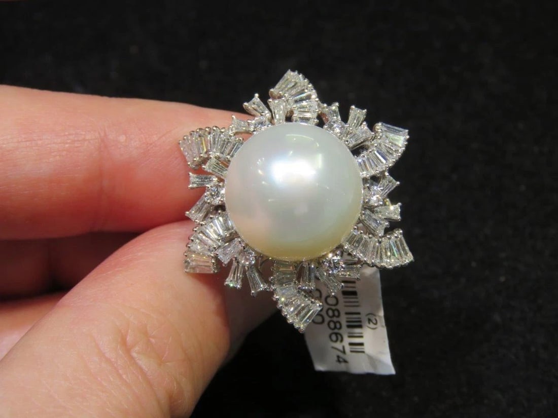 18KT FANCY SOUTH SEA HUGE 15MM AA-AAA PEARL DIAMOND RING: 18KT FANCY SOUTH SEA HUGE 15MM AA-AAA PEARL DIAMOND RING The Following Item we are offering is this Extremely Rare Beautiful 18KT White Gold Fine Extraordinary Large Cultured South Sea Pearl Gold Pear