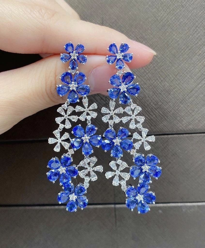 18KT GOLD 20CT LARGE BLUE SAPPHIRE FLORAL DIAMOND EARRINGS: 18KT GOLD 20CT LARGE BLUE SAPPHIRE FLORAL DIAMOND EARRINGS The Following Items we are offering is a Rare Important Spectacular and Brilliant 18KT Gold Large Gorgeous Fancy Blue Sapphire Floral Diamond