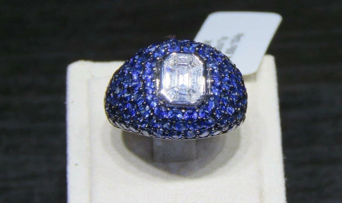 18KT GORGEOUS LG 5.20CT BLUE SAPPHIRE DIAMOND RING (1 of 2)