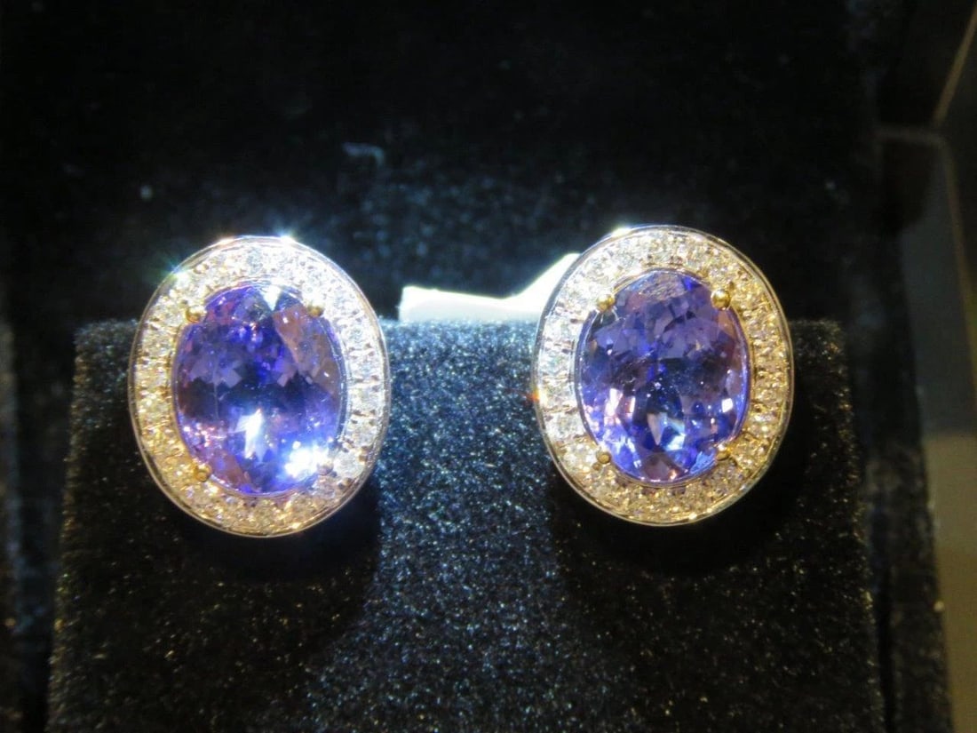 18KT GOLD LRG TANZANITE DIAMOND HALO EARRINGS: 18KT GOLD LRG TANZANITE DIAMOND HALO EARRINGS 18KT GOLD LRG TANZANITE DIAMOND HALO EARRINGS The Following Items we are offering is a Rare Important Radiant 18KT Gold Large Tanzanite and Diamond Earrin