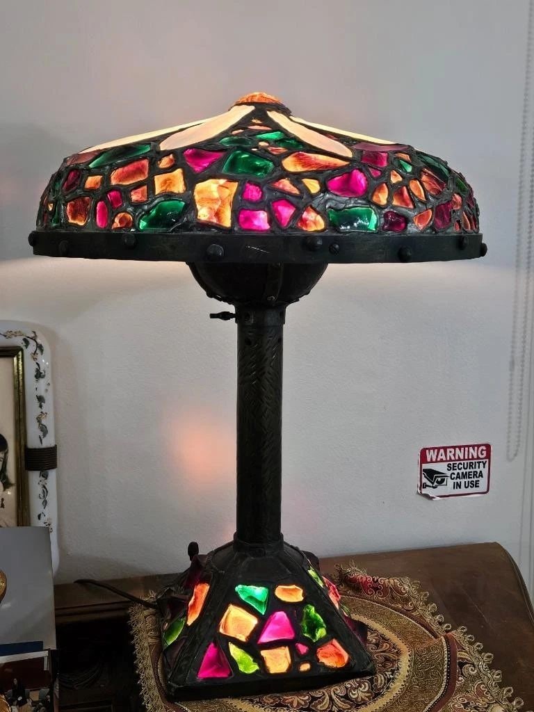 RARE IMPRESSIVE EARLY 1900S LARGE BRONZE COLORFUL CHUNK GLASS FLOWER TABLE LAMP (1 of 2)