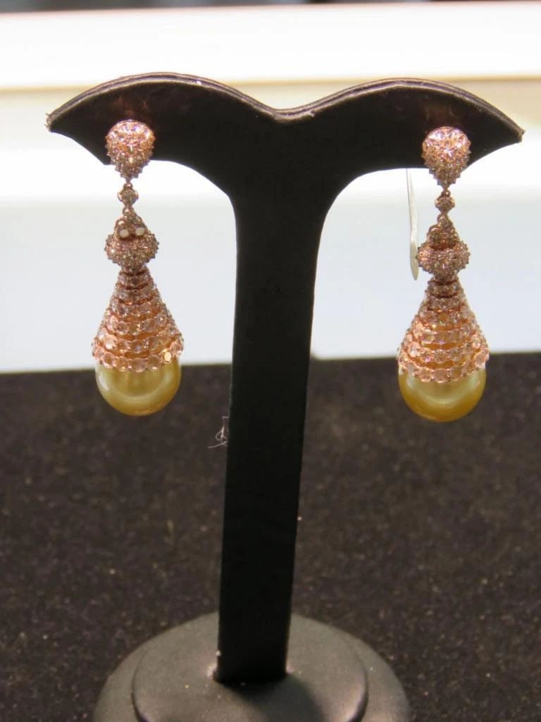 18KT MAGNIFICENT GOLD PEARL ROSE CUT DIAMOND EARRINGS: 18KT MAGNIFICENT GOLD PEARL ROSE CUT DIAMOND EARRINGS The Following Item we are offering is this Beautiful Rare Important 18KT Rose Gold Brilliant ROSE CUT Diamond Earrings Magnificently adorned with