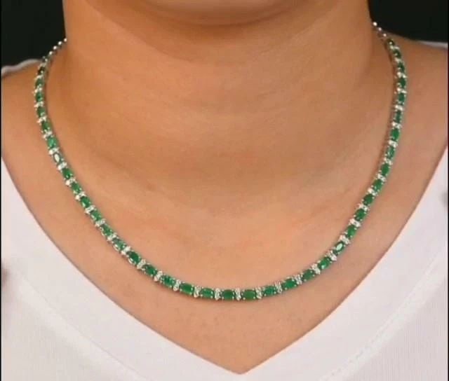 18KT GOLD 10CT EMERALD DIAMOND STRAND NECKLACE (1 of 2)