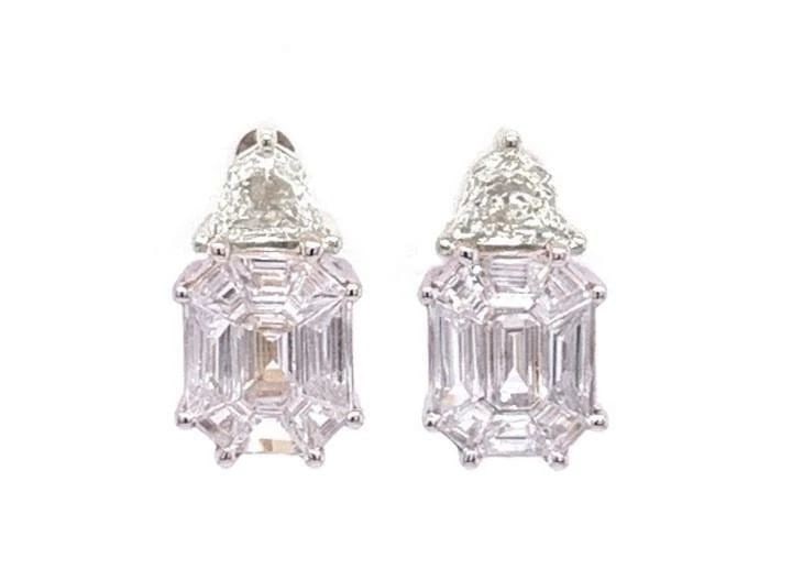 18KT LRG DIAMOND BAGUETTE STUD EARRINGS: 18KT LRG DIAMOND BAGUETTE STUD EARRINGS The Following Item we are offering are these Beautiful Important Rare 18KT Gold Brilliant Large Rare Fancy Venetian Style Diamond Stud Emerald Baguette Earrings