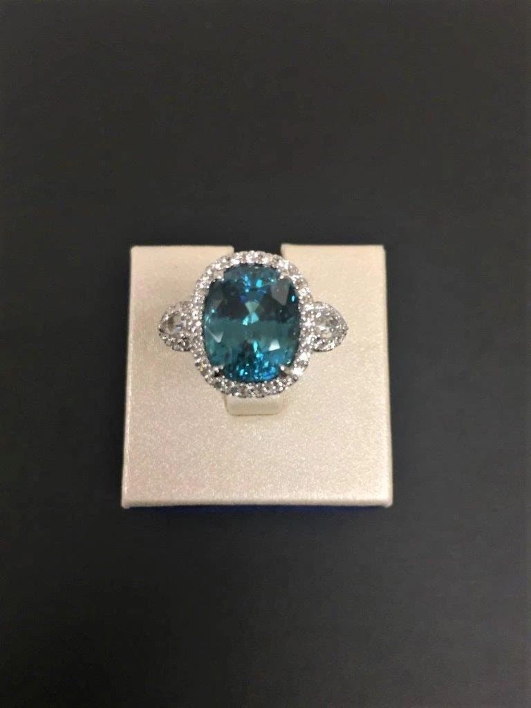 18KT GOLD LARGE 9CT BLUE ZIRCON DIAMOND RING (1 of 2)