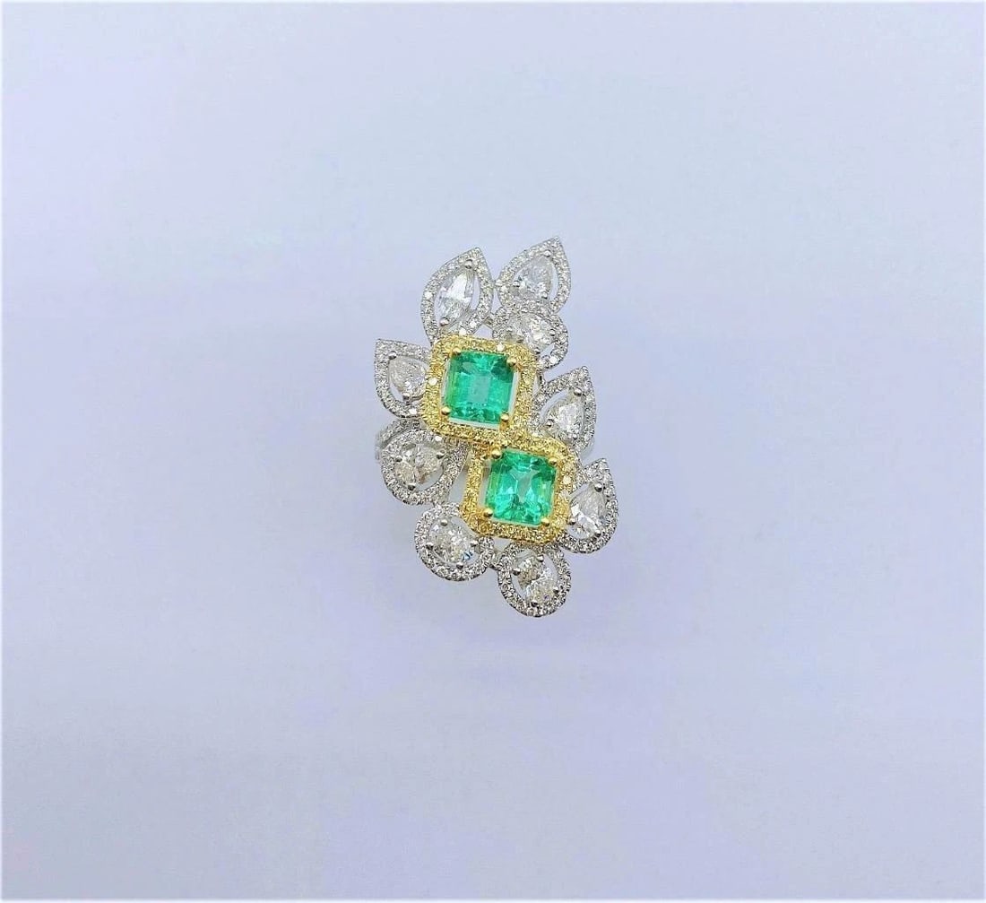 18KT GOLD GORGEOUS 3.60CT EMERALD FANCY DIAMOND RING (1 of 2)