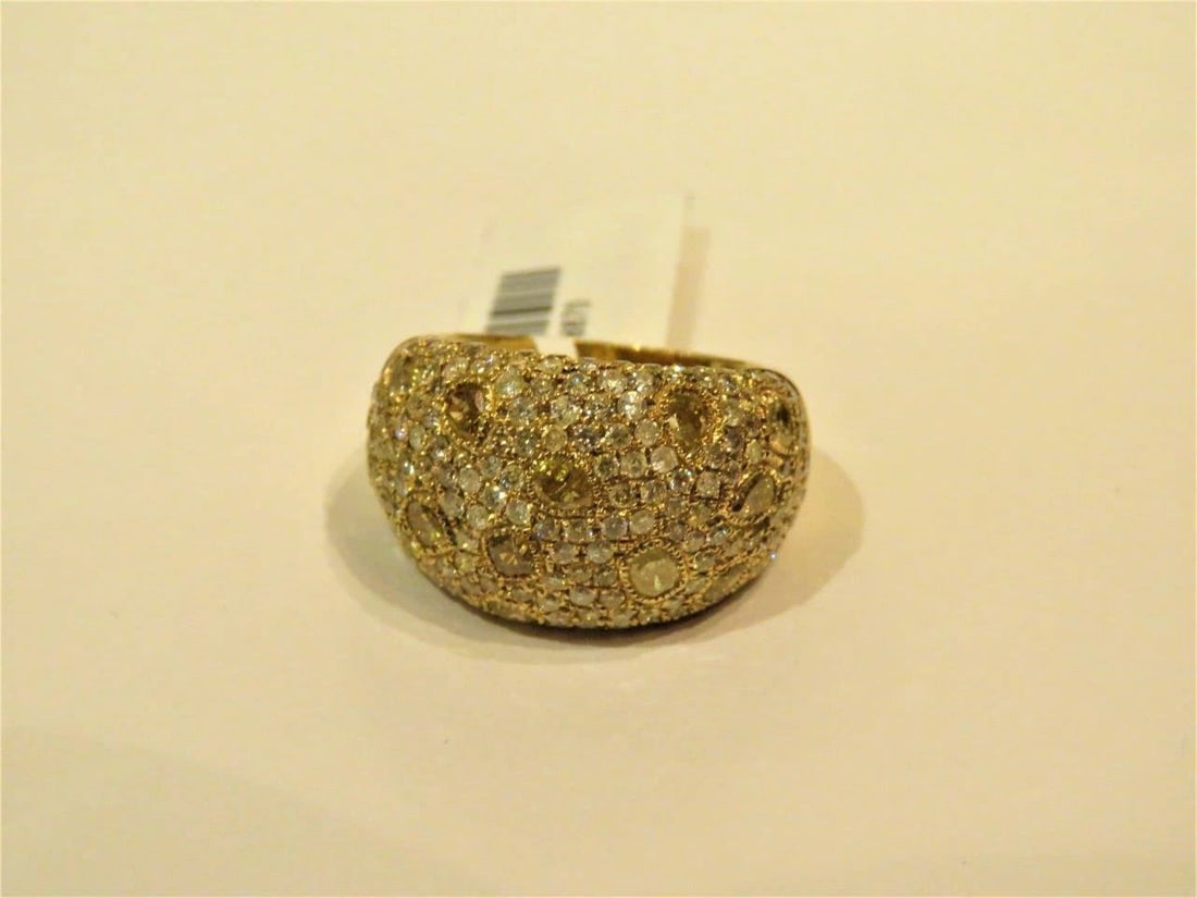 18KT FANCY YELLOW DIAMOND WHITE DIAMOND RING (1 of 2)