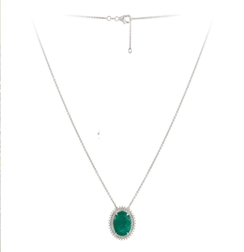 18KT GOLD GORGEOUS LARGE FANCY EMERALD DIAMOND NECKLACE (1 of 2)