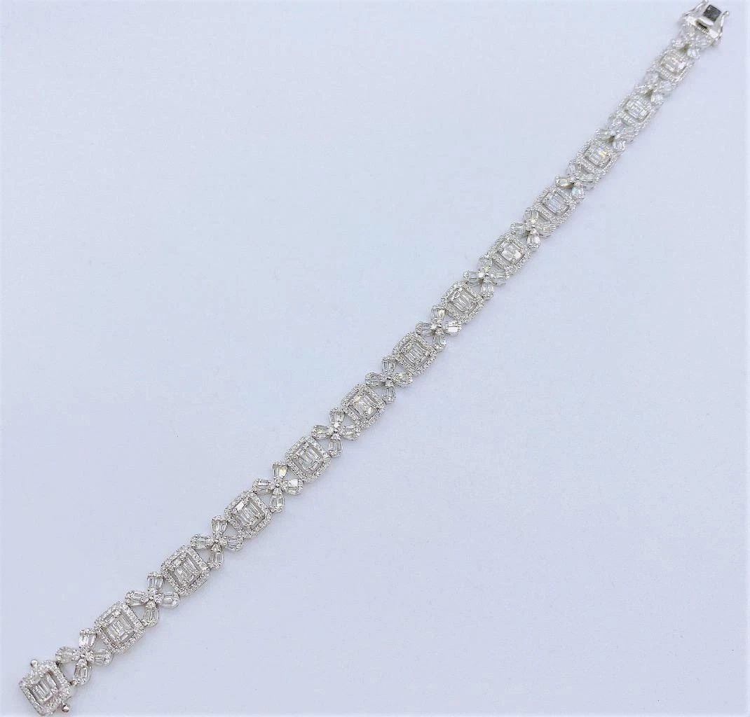 18KT GORGEOUS BAGUETTE FLORAL DIAMOND TENNIS BRACELET: 18KT GORGEOUS BAGUETTE FLORAL DIAMOND TENNIS BRACELET The Following Items we are offering is a Rare 18KT Gold Diamond Bracelet. Bracelet is comprised of Finely Set Magnificent Gorgeous Glittering Bagu