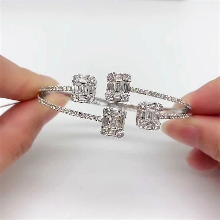 18KT IMPORTANT FANCY BAGUETTE DIAMOND BANGLE BRACELET (1 of 2)